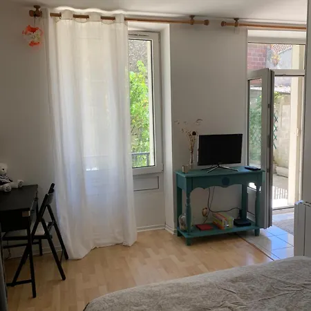 Appartement Studio Avec Terrasse Villemomble